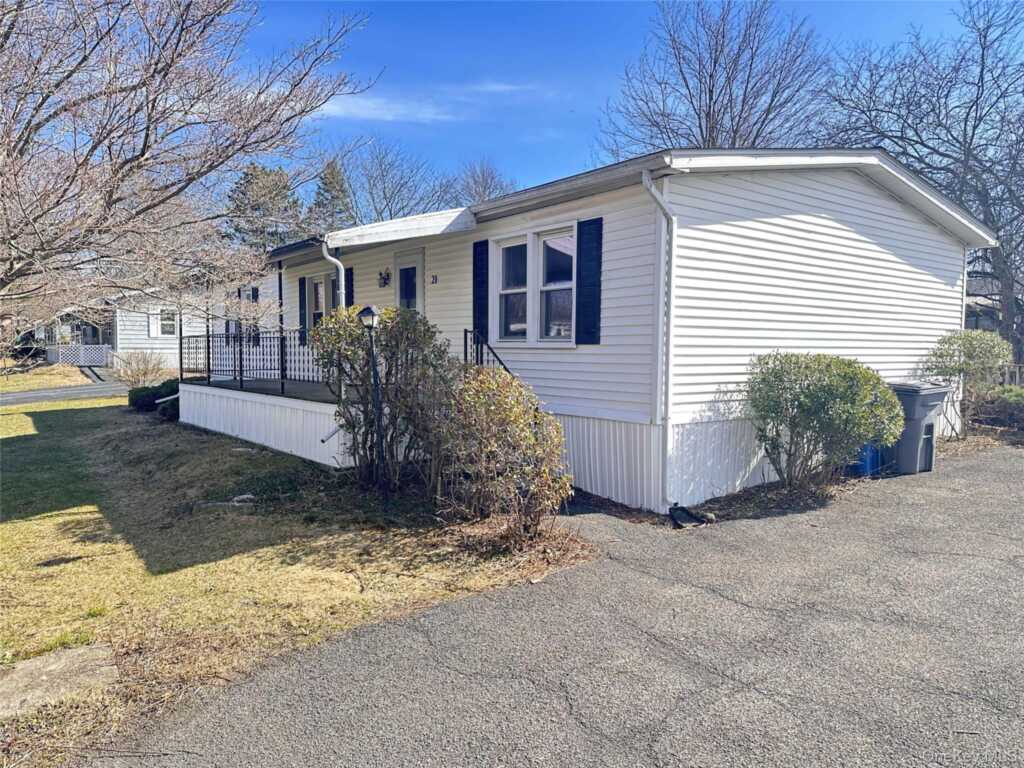 21 Mele Lane, New Paltz, NY 12561