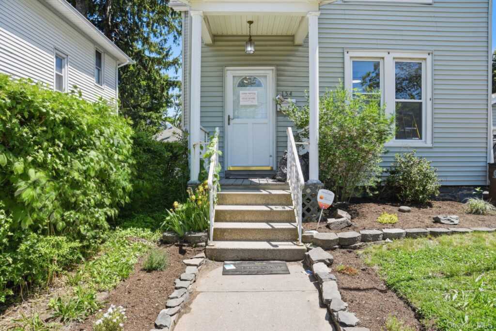 154 Foxhall Avenue, Kingston, NY 12401 - Photo 3 of 27