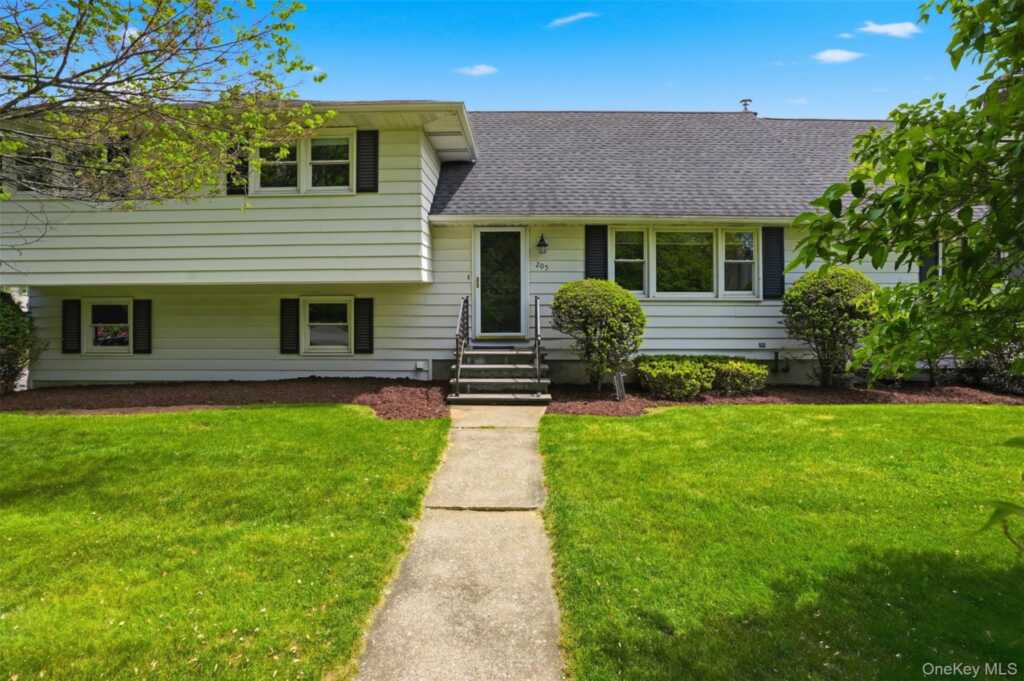 205 East Drive, Hurley, NY 12443 - Photo 2 of 34