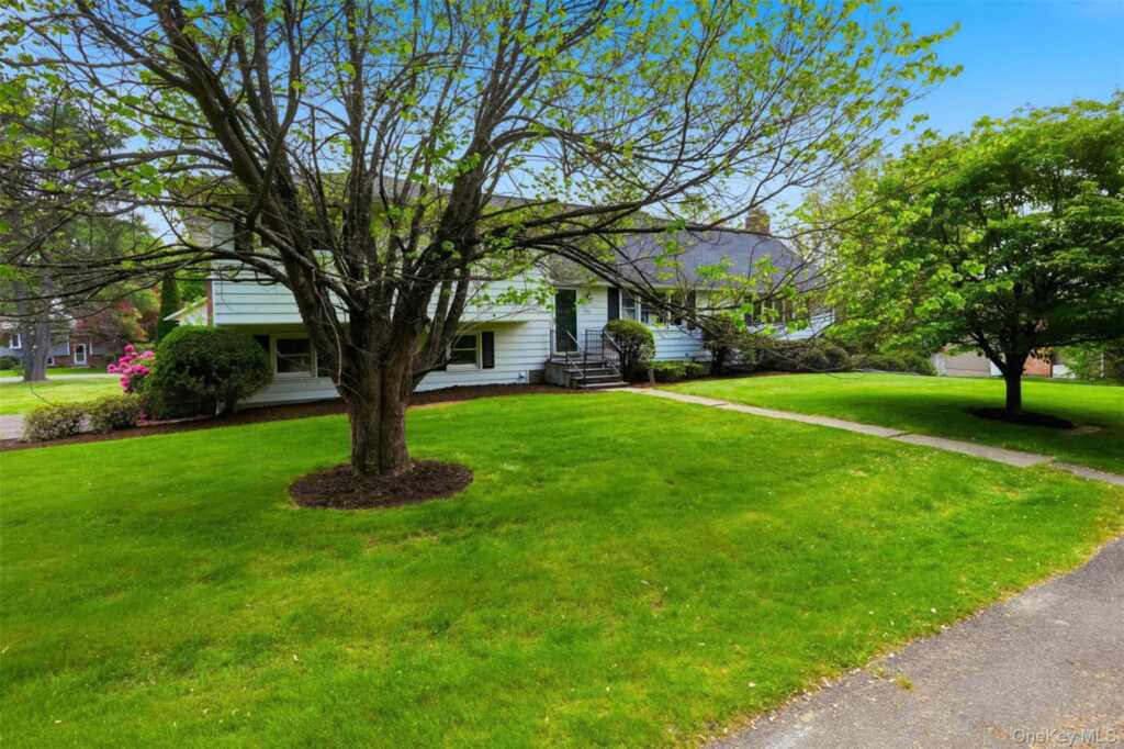 205 East Drive, Hurley, NY 12443 - Photo 4 of 34