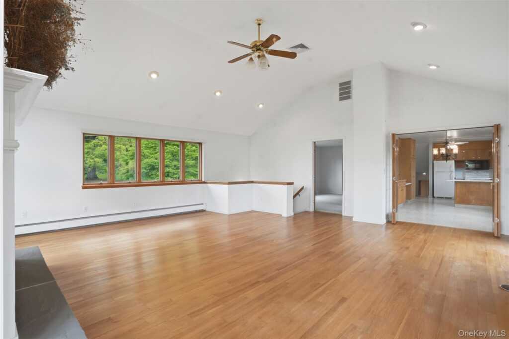 205 East Drive, Hurley, NY 12443 - Photo 8 of 34