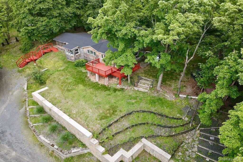 6 Woods Road, Rhinebeck, NY 12572 - Photo 2 of 9
