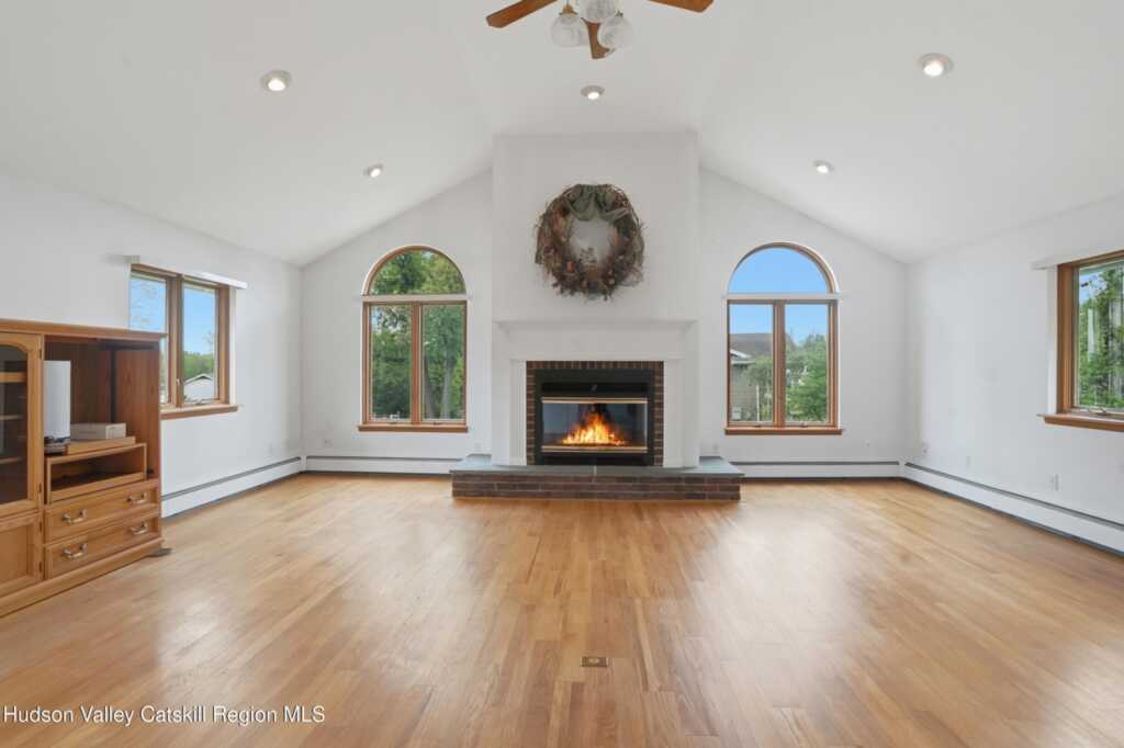 205 East Drive, Hurley, NY 12443 - Photo 5 of 34