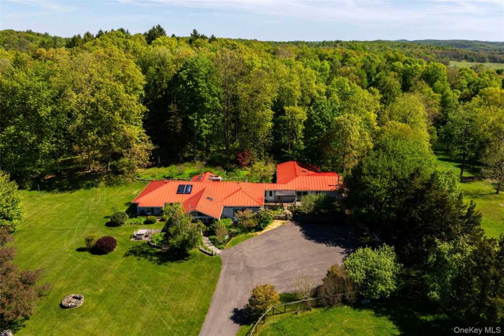 52 Pells Road, Rhinebeck, NY 12572