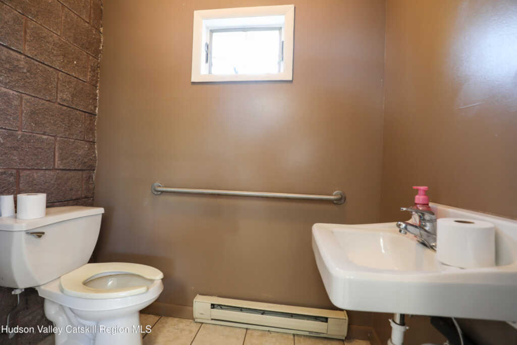 337 Broadway, Kingston, NY 12401 - Photo 6 of 18