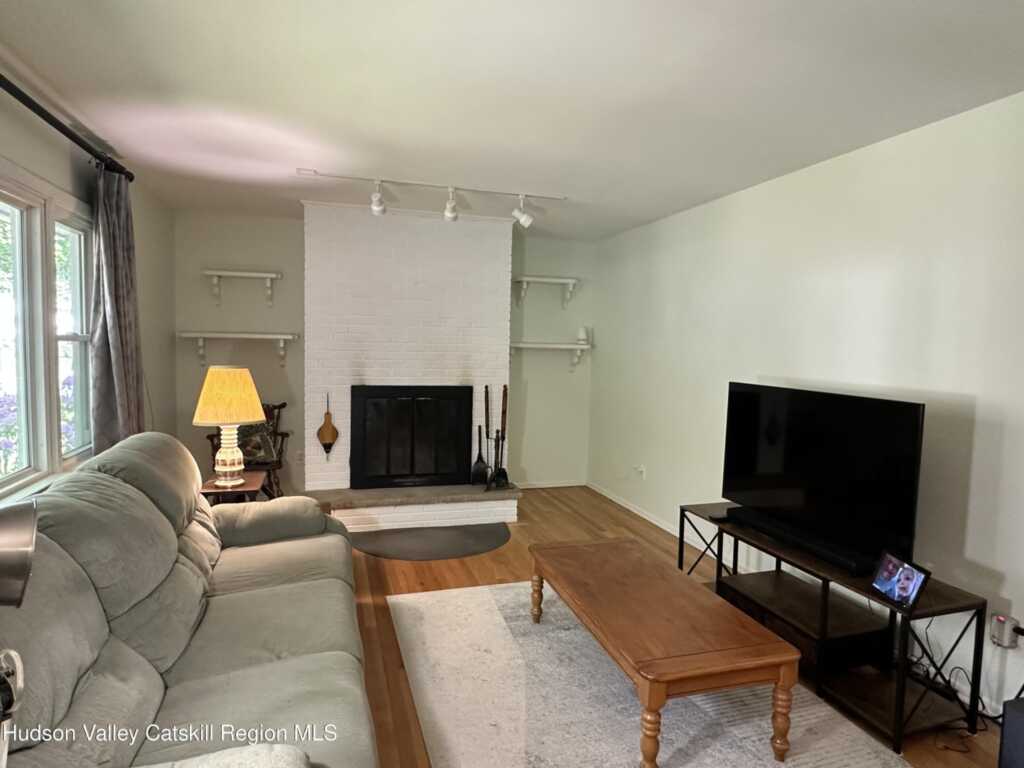 1 Sterley Avenue, Saugerties, NY 12477 - Photo 3 of 16