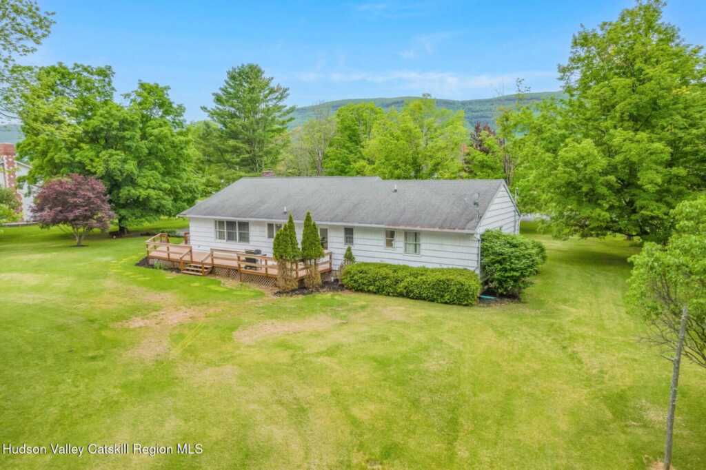 984 Blue Mountain Road, Saugerties, NY 12477 - Photo 2 of 24