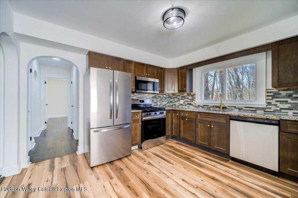 63 Fairview Avenue, Kingston, NY 12401 - Photo 12 of 34