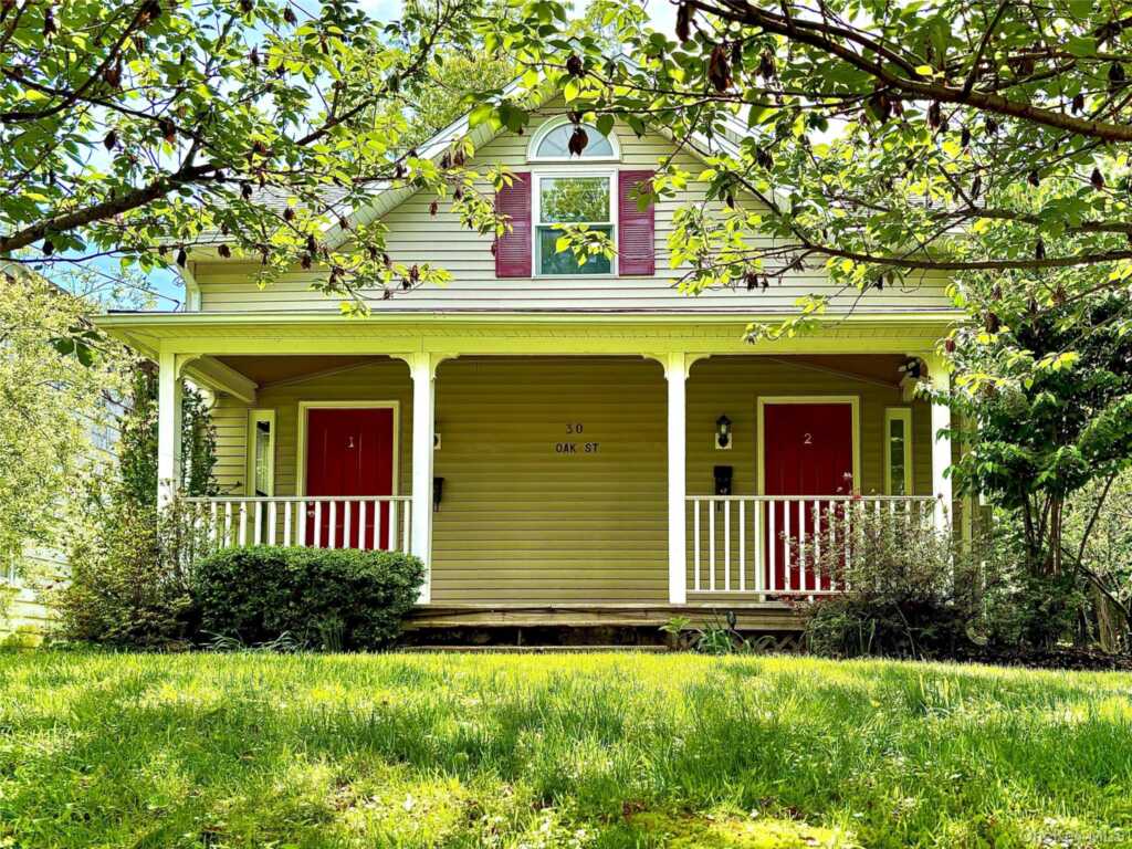 30 Oak Street, Unit #Apt #1, Rhinebeck, NY 12572