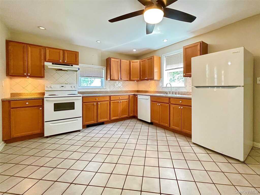 30 Oak Street, Unit #Apt #1, Rhinebeck, NY 12572 - Photo 10 of 29