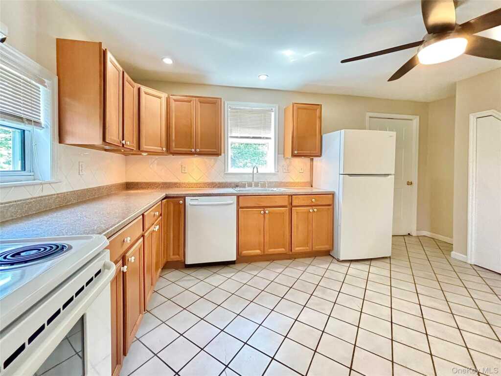 30 Oak Street, Unit #Apt #1, Rhinebeck, NY 12572 - Photo 13 of 29