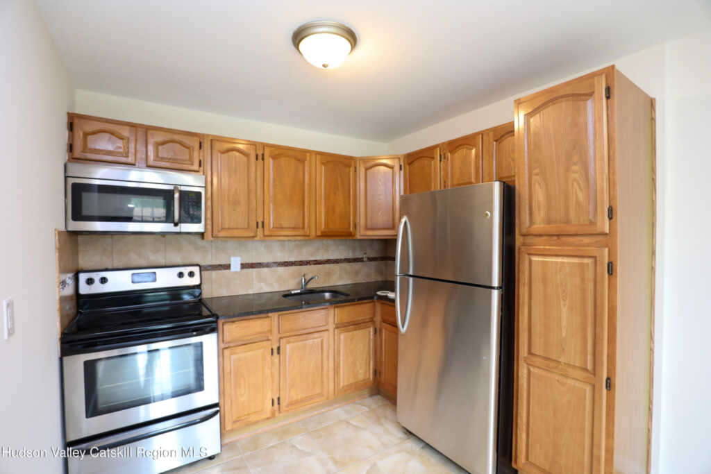 30 Lamb Avenue, Unit #2d, Saugerties, NY 12477 - Photo 5 of 11