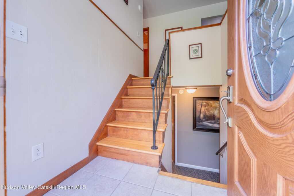 105 Alda Drive, Kingston, NY 12401 - Photo 5 of 42