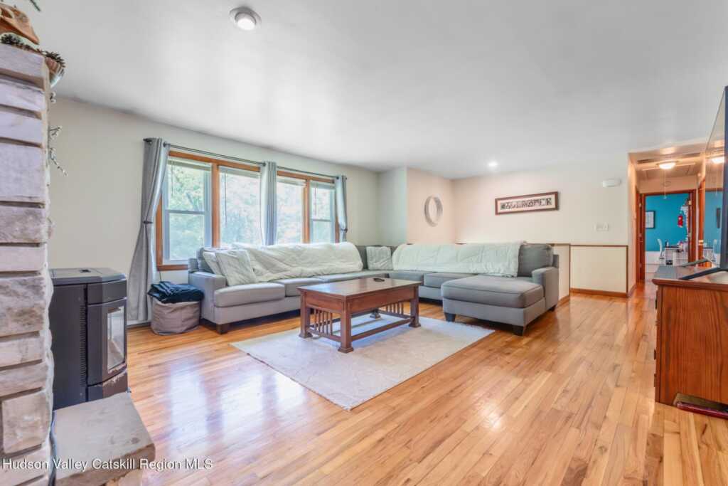 105 Alda Drive, Kingston, NY 12401 - Photo 7 of 42