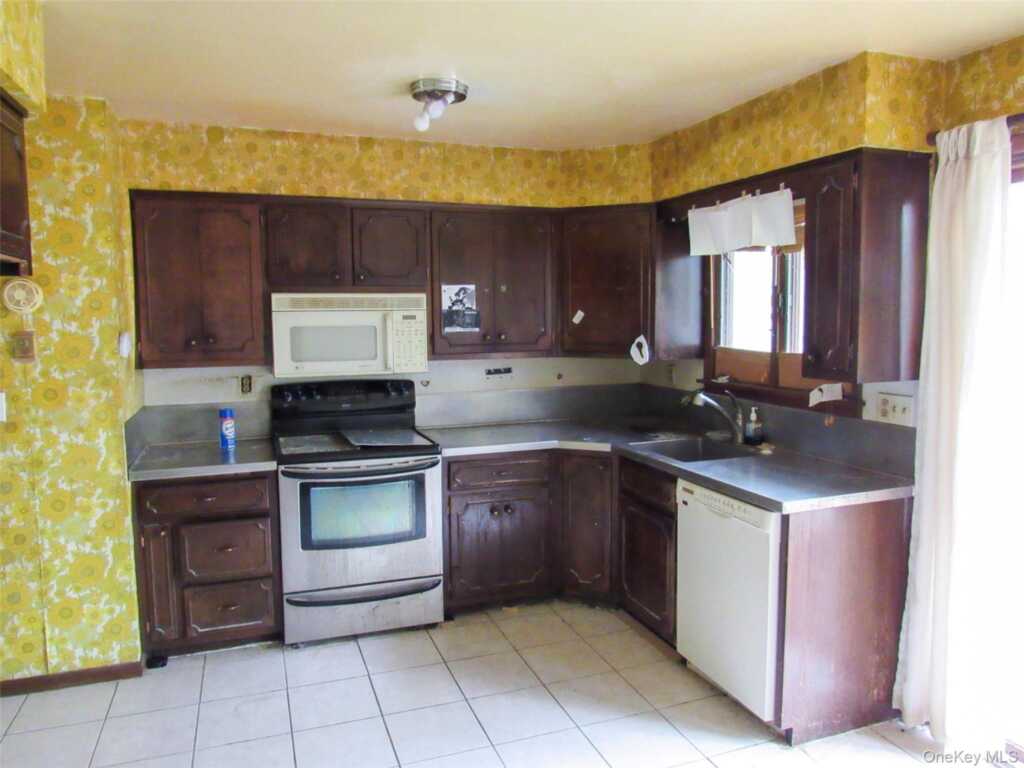 1079 Josephs Boulevard, Saugerties, NY 12477 - Photo 18 of 39