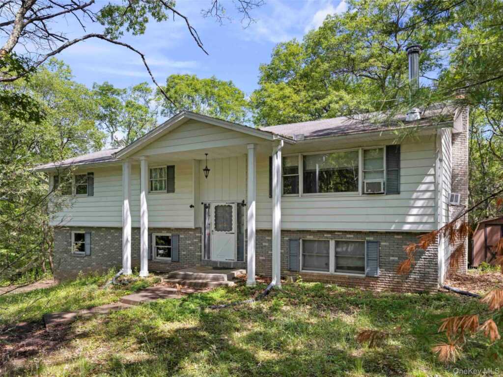 1079 Josephs Boulevard, Saugerties, NY 12477 - Photo 2 of 39