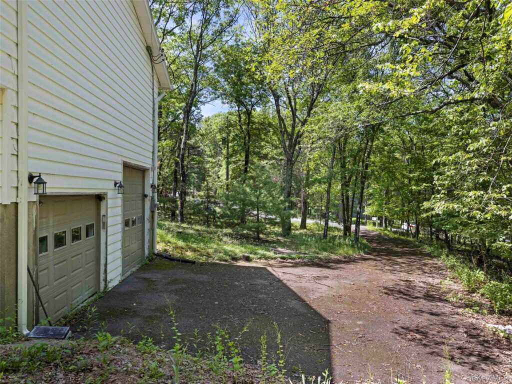 1079 Josephs Boulevard, Saugerties, NY 12477 - Photo 38 of 39