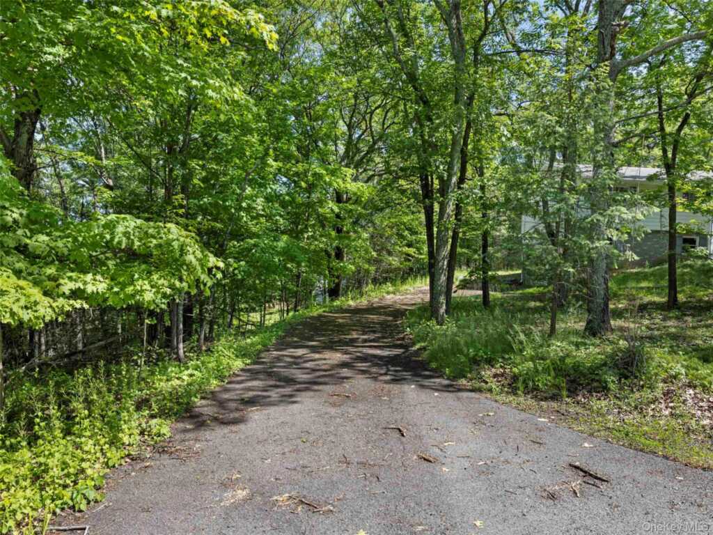 1079 Josephs Boulevard, Saugerties, NY 12477 - Photo 5 of 39