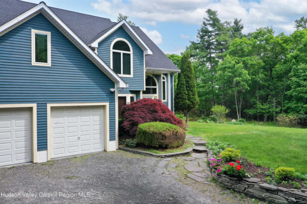 828 West Saugerties Woodstock Road, Saugerties, NY 12477 - Photo 4 of 43