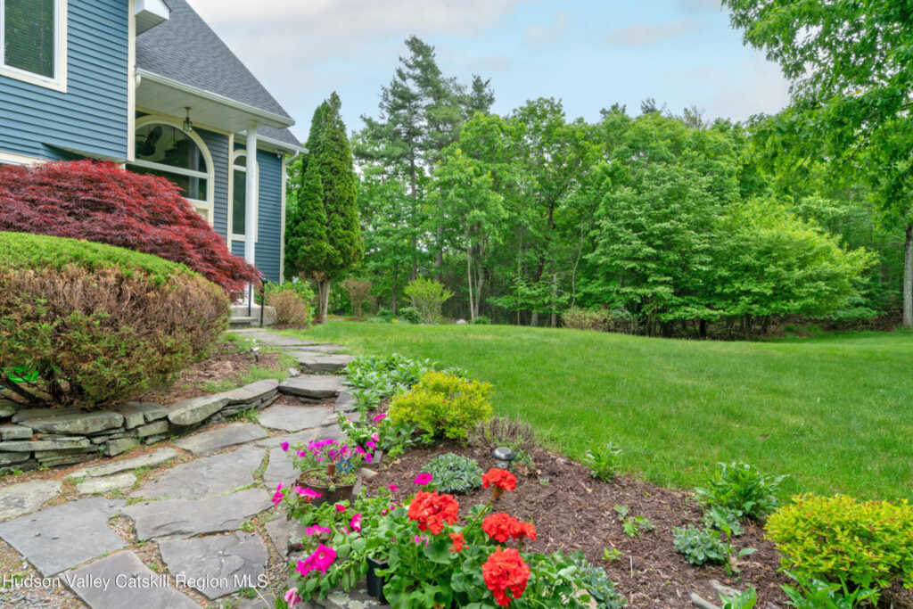 828 West Saugerties Woodstock Road, Saugerties, NY 12477 - Photo 5 of 43