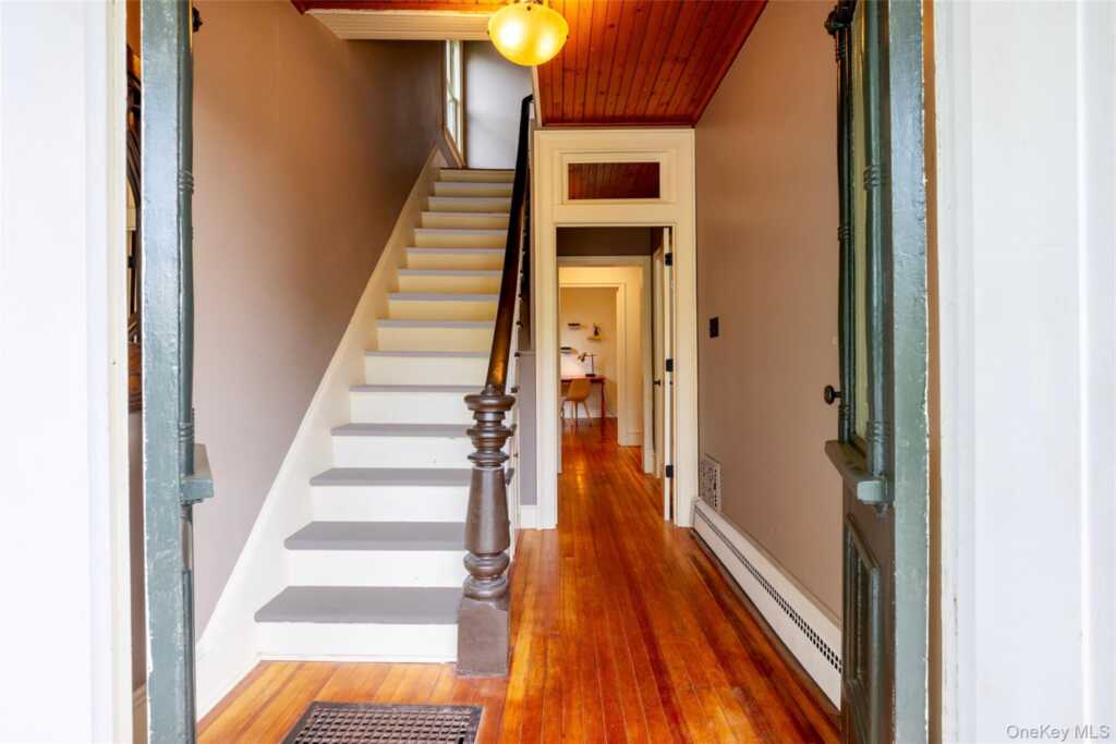 102 Clifton Avenue, Kingston, NY 12401 - Photo 2 of 32