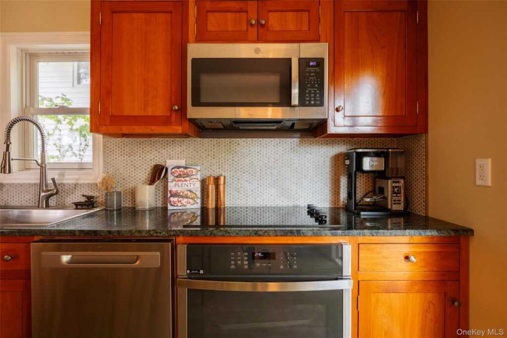 102 Clifton Avenue, Kingston, NY 12401 - Photo 6 of 32
