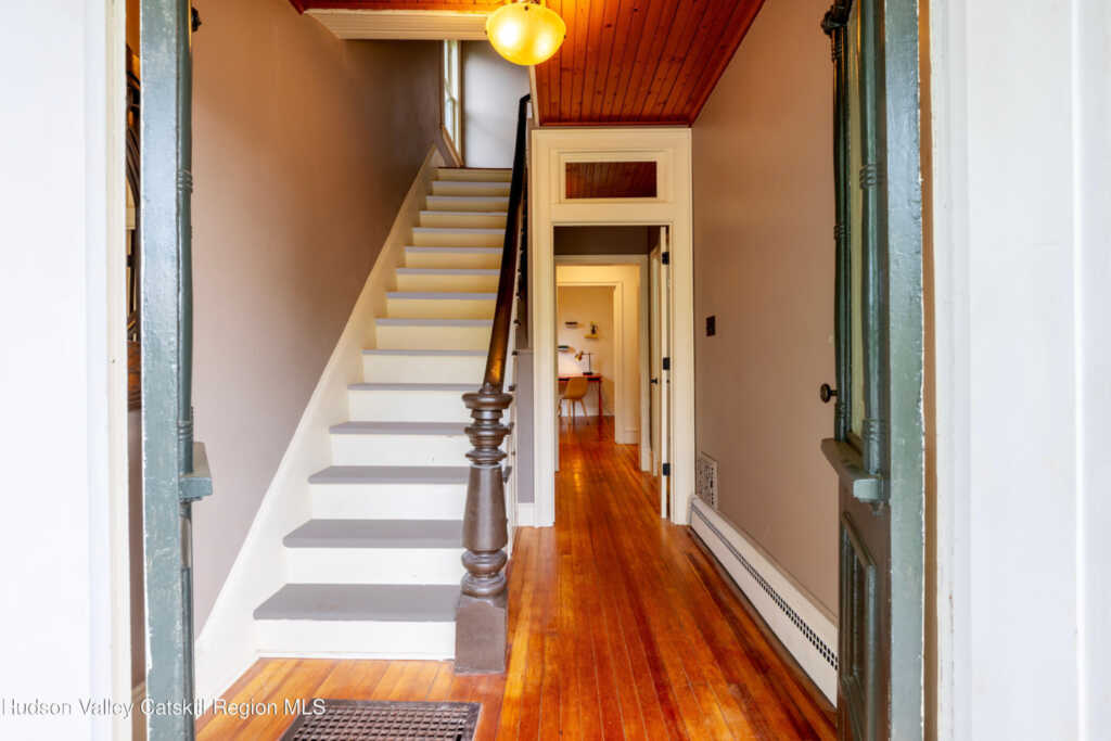 102 Clifton Avenue, Kingston, NY 12401 - Photo 2 of 32