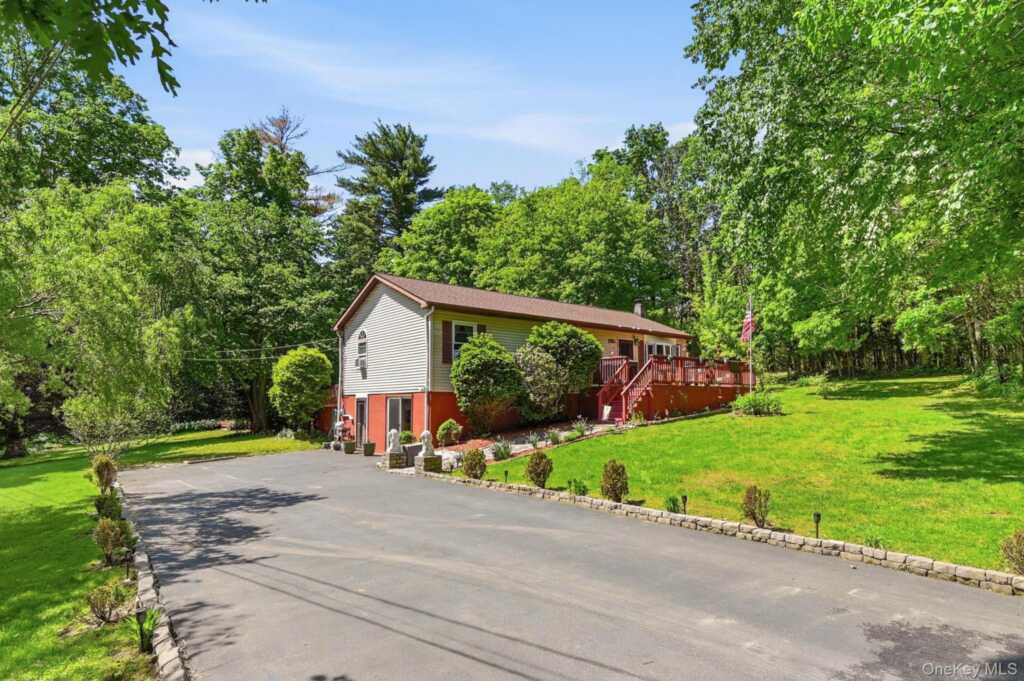 13 Diamond Court, Saugerties, NY 12477