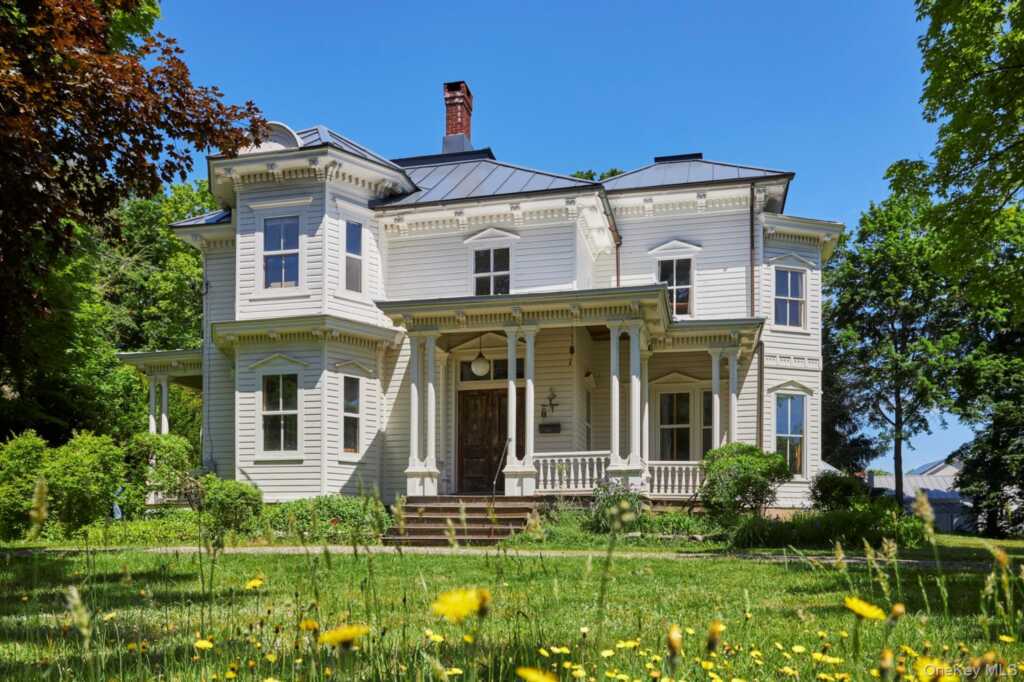 31 Chestnut Street, Rhinebeck, NY 12572 - Photo 2 of 48