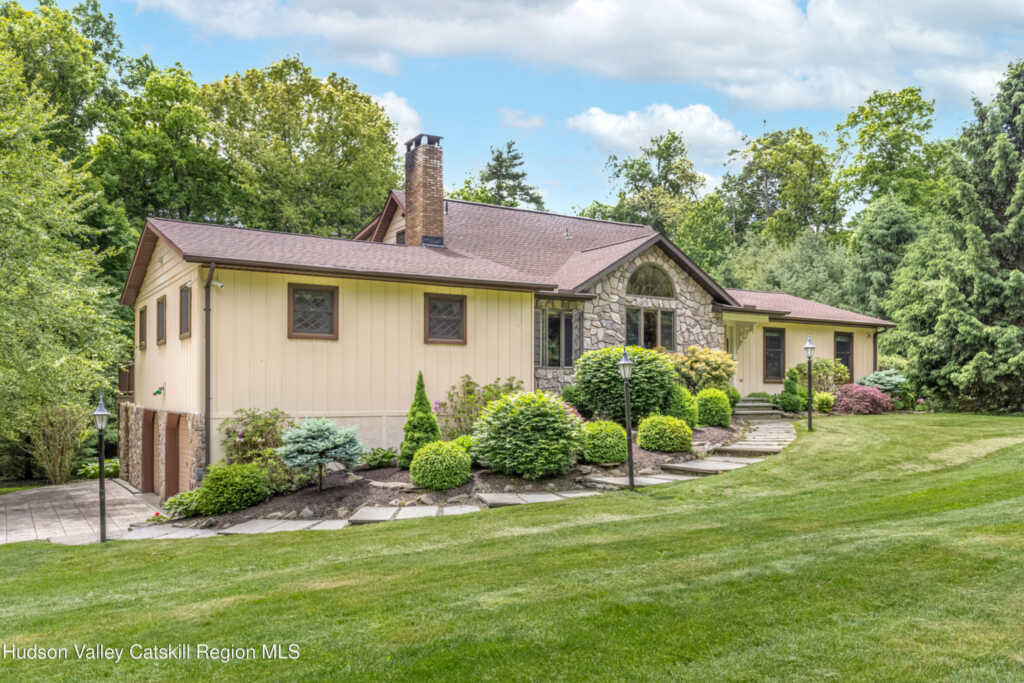 101 Elisa Landi Drive, Kingston, NY 12401 - Photo 12 of 46