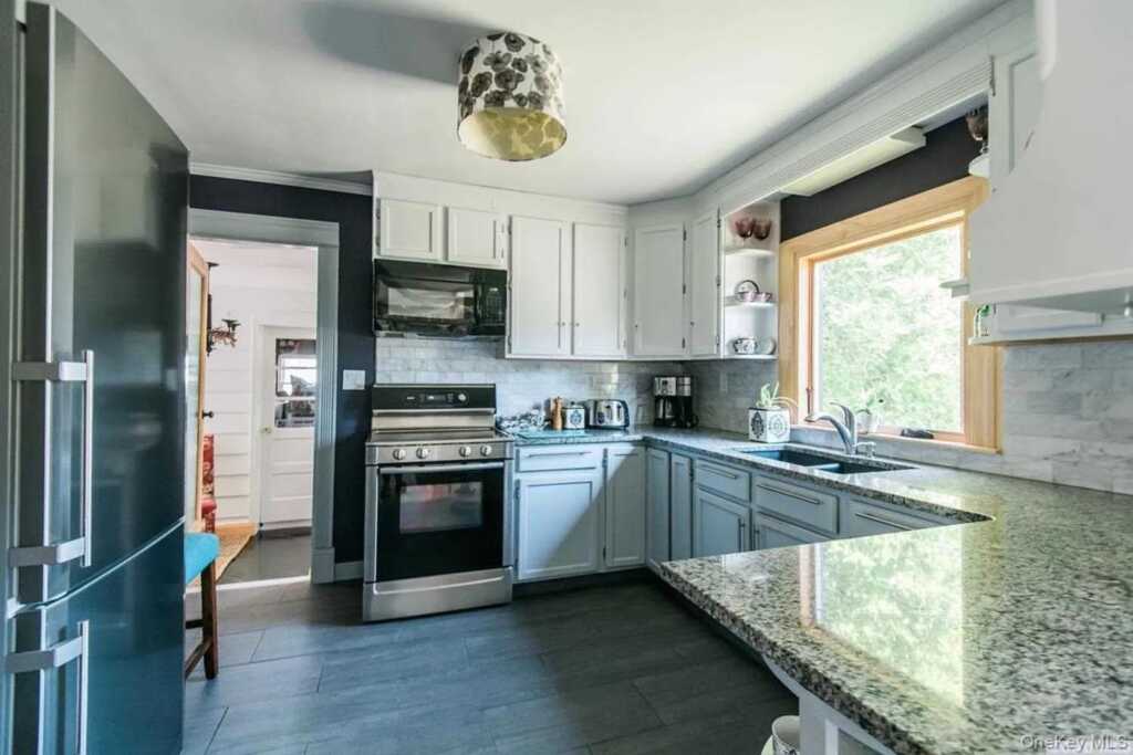 183 Main Street, Kingston, NY 12449 - Photo 2 of 18