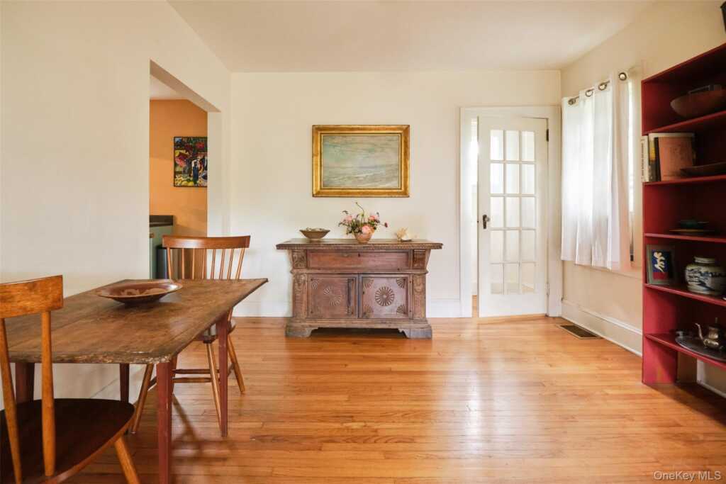 28 S Parsonage Street, Rhinebeck, NY 12572 - Photo 4 of 19