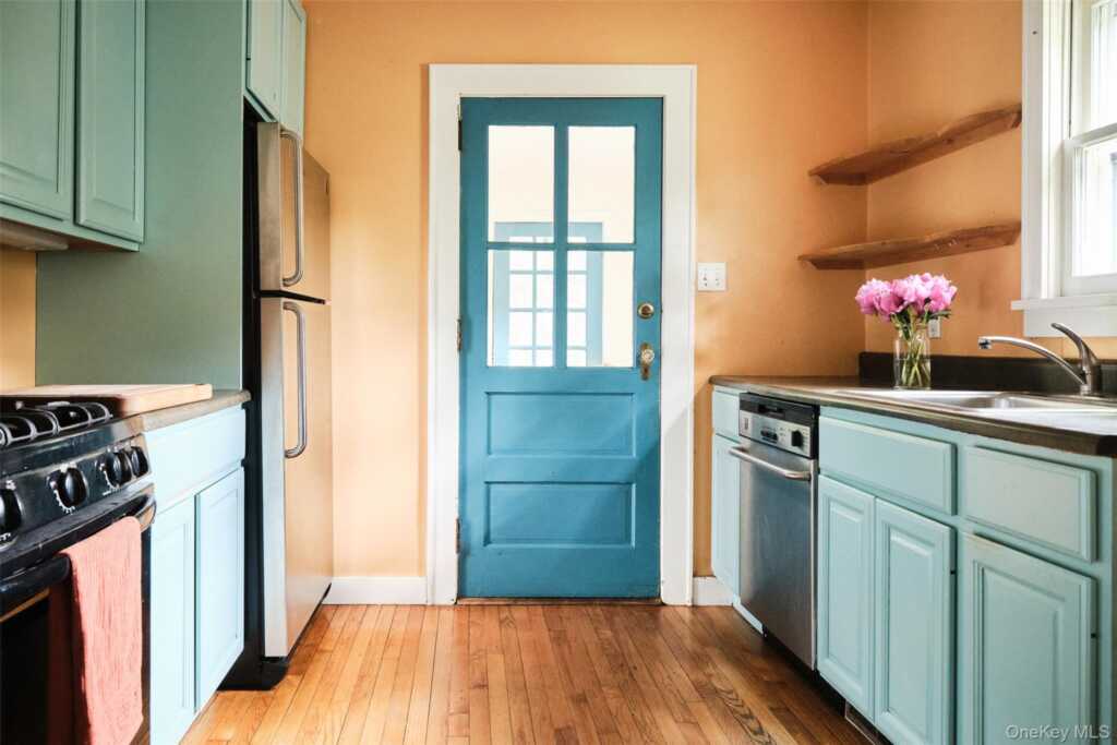 28 S Parsonage Street, Rhinebeck, NY 12572 - Photo 7 of 19