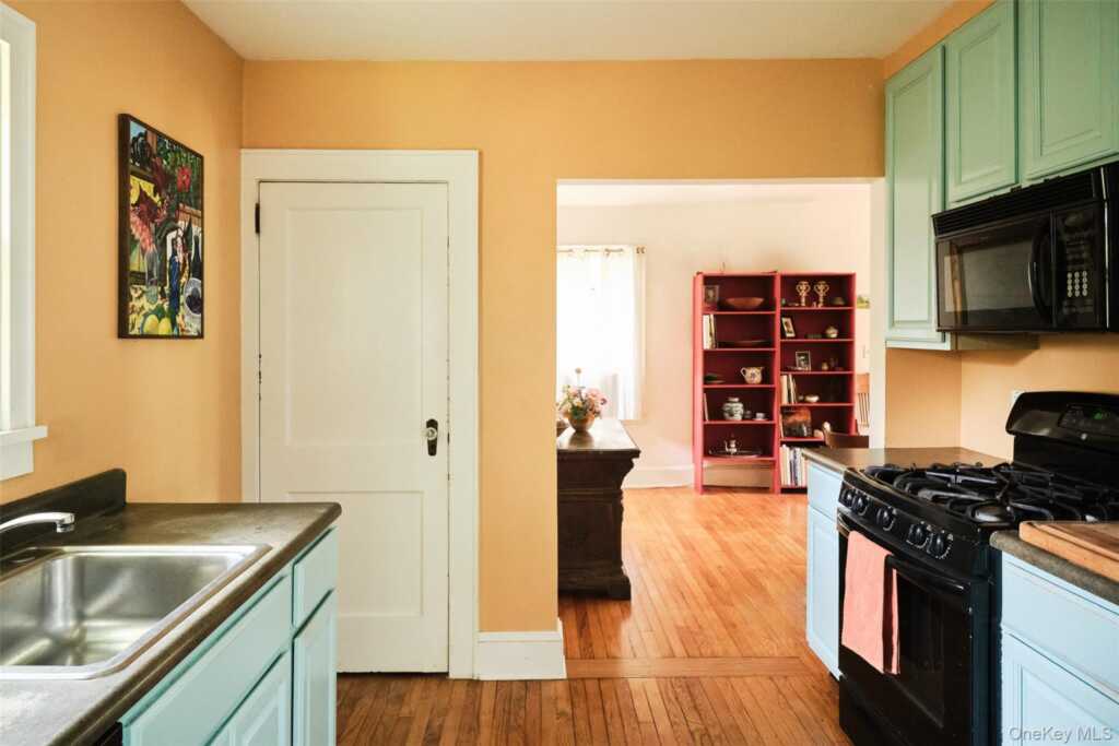 28 S Parsonage Street, Rhinebeck, NY 12572 - Photo 8 of 19