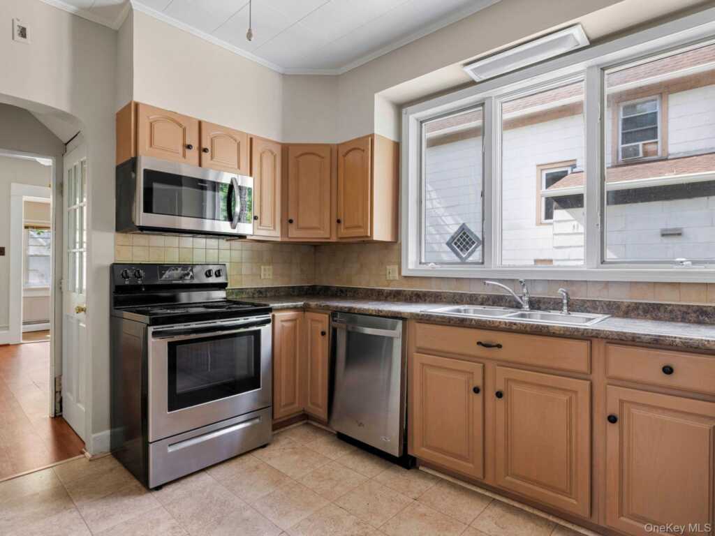 169 E Chester Street, Kingston, NY 12401 - Photo 12 of 41