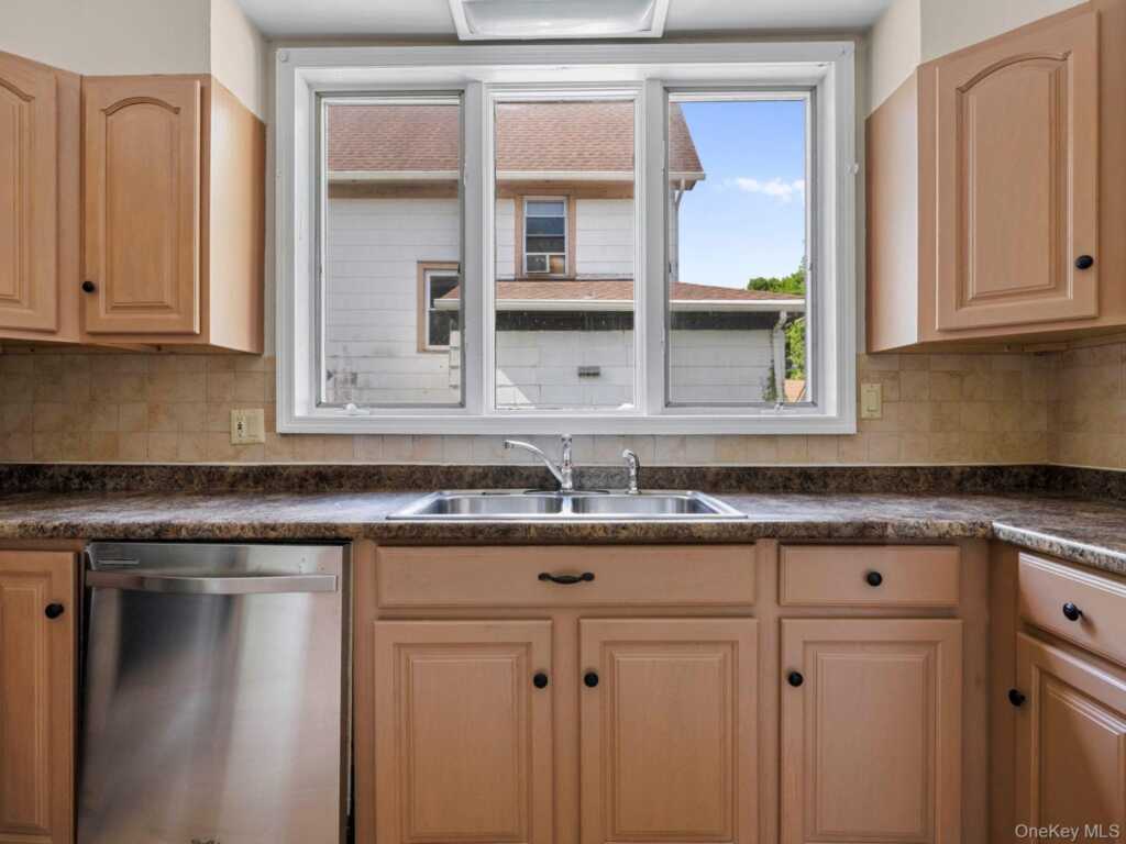 169 E Chester Street, Kingston, NY 12401 - Photo 13 of 41