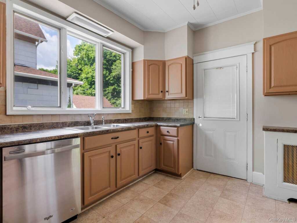 169 E Chester Street, Kingston, NY 12401 - Photo 14 of 41