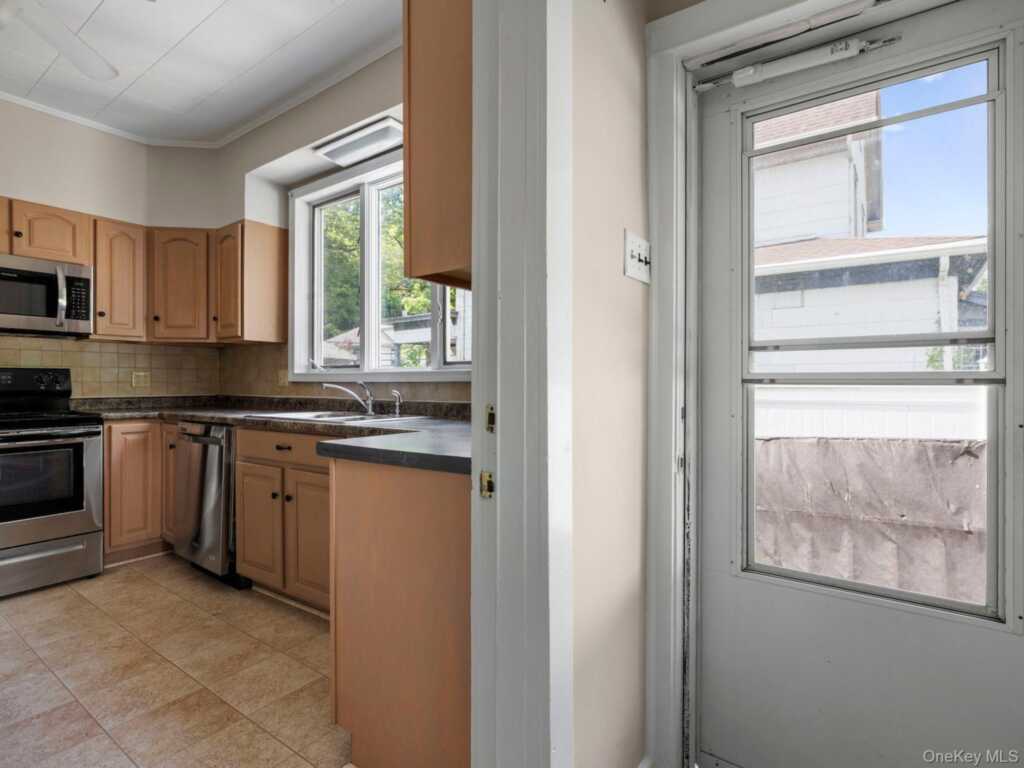 169 E Chester Street, Kingston, NY 12401 - Photo 17 of 41