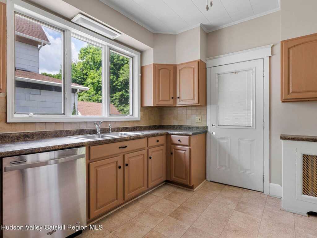 169 Chester Street, Kingston, NY 12401 - Photo 19 of 45