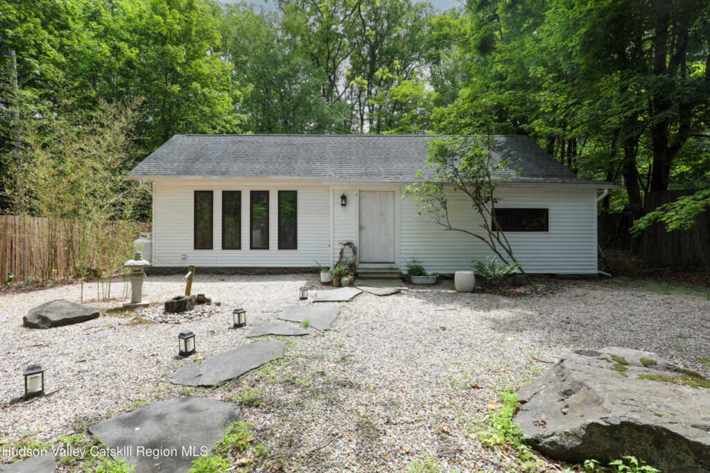 10 Fitzsimmons Lane, Woodstock, NY 12498