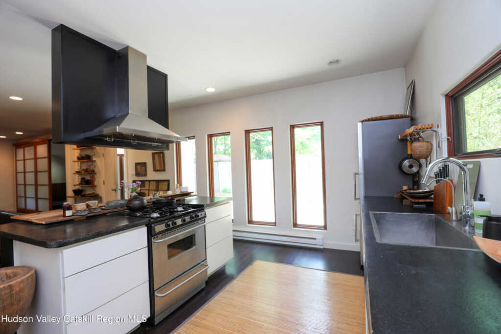 10 Fitzsimmons Lane, Woodstock, NY 12498 - Photo 14 of 34
