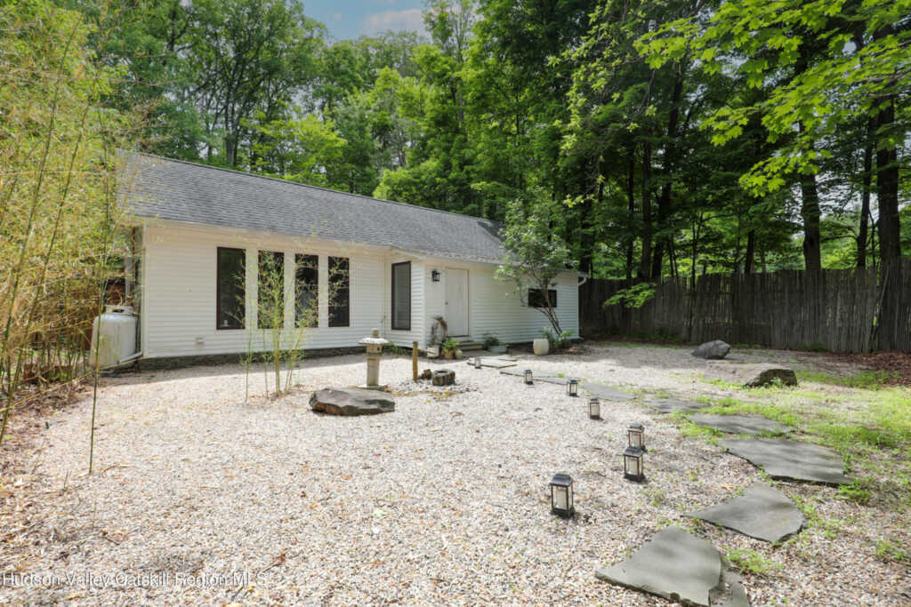 10 Fitzsimmons Lane, Woodstock, NY 12498 - Photo 3 of 34
