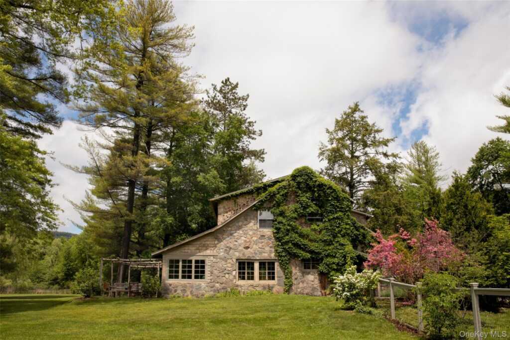 21-23 Library Lane, Woodstock, NY 12498 - Photo 5 of 50