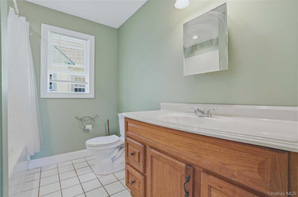 24 S Parsonage Street, Rhinebeck, NY 12572 - Photo 11 of 25