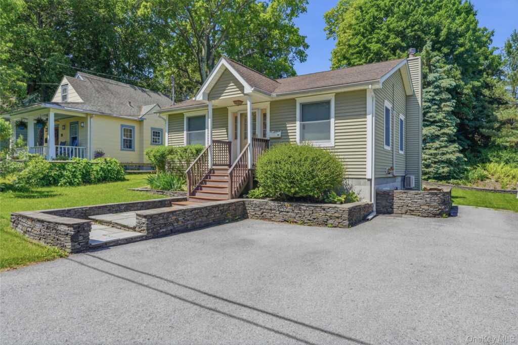 24 S Parsonage Street, Rhinebeck, NY 12572 - Photo 2 of 25
