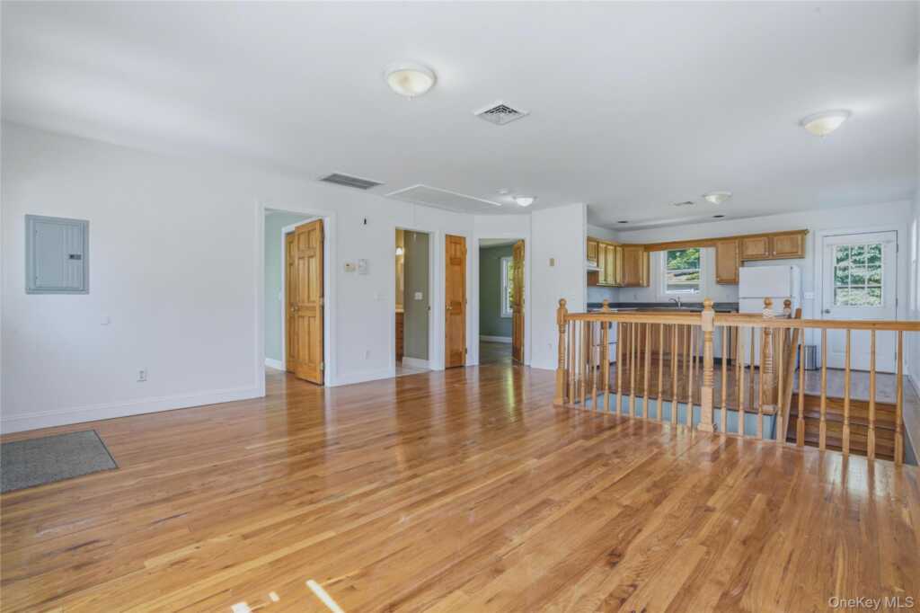 24 S Parsonage Street, Rhinebeck, NY 12572 - Photo 4 of 25
