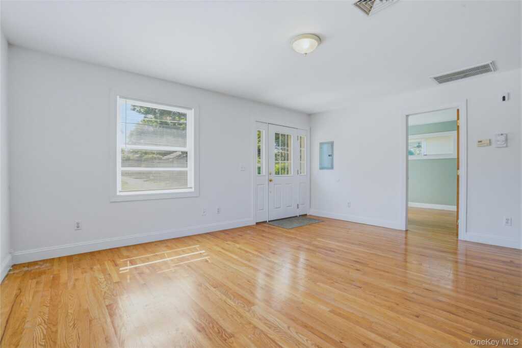 24 S Parsonage Street, Rhinebeck, NY 12572 - Photo 5 of 25