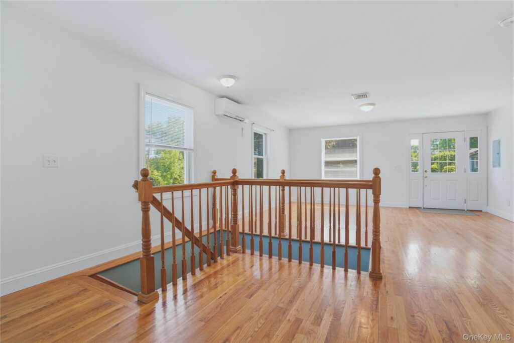 24 S Parsonage Street, Rhinebeck, NY 12572 - Photo 7 of 25