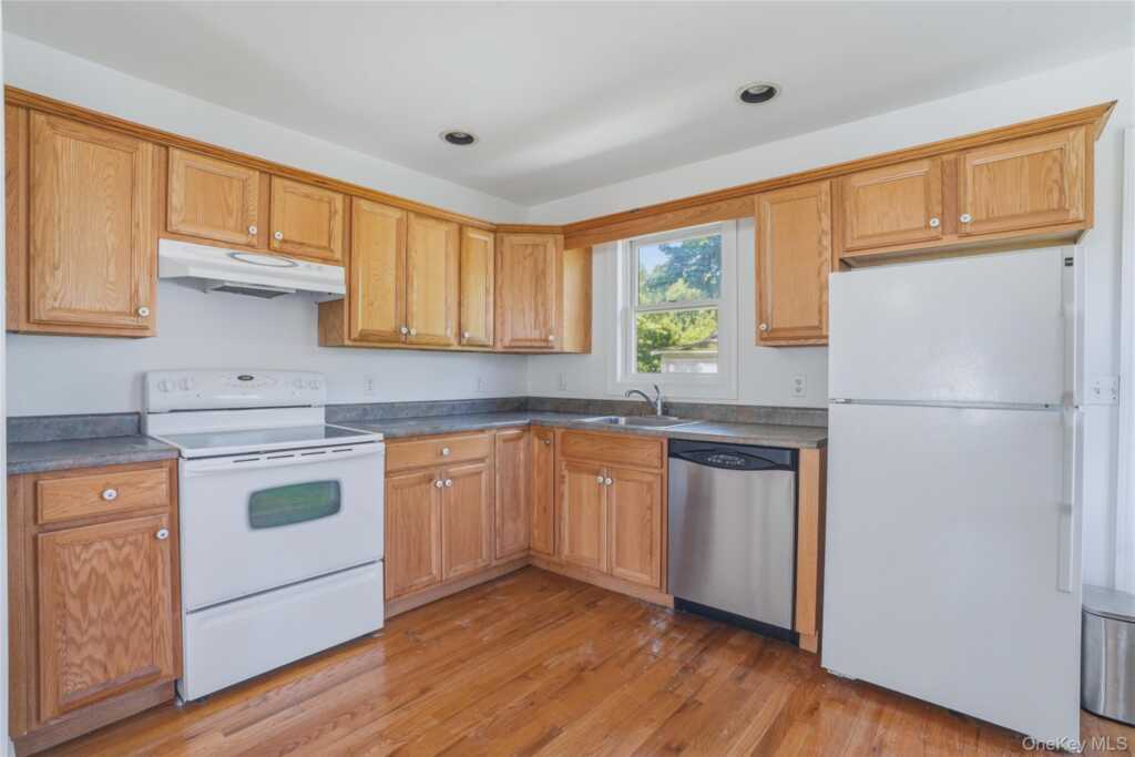 24 S Parsonage Street, Rhinebeck, NY 12572 - Photo 8 of 25