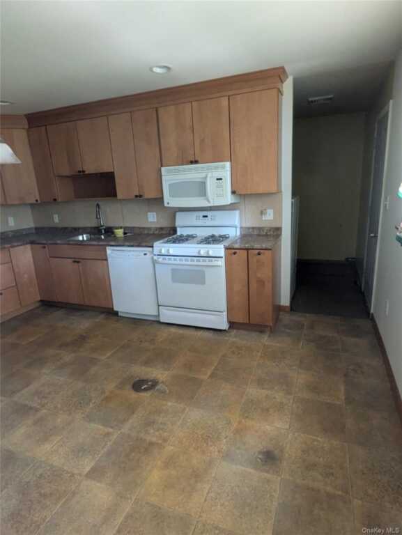 15 Kalina Drive, Saugerties, NY 12477 - Photo 11 of 34